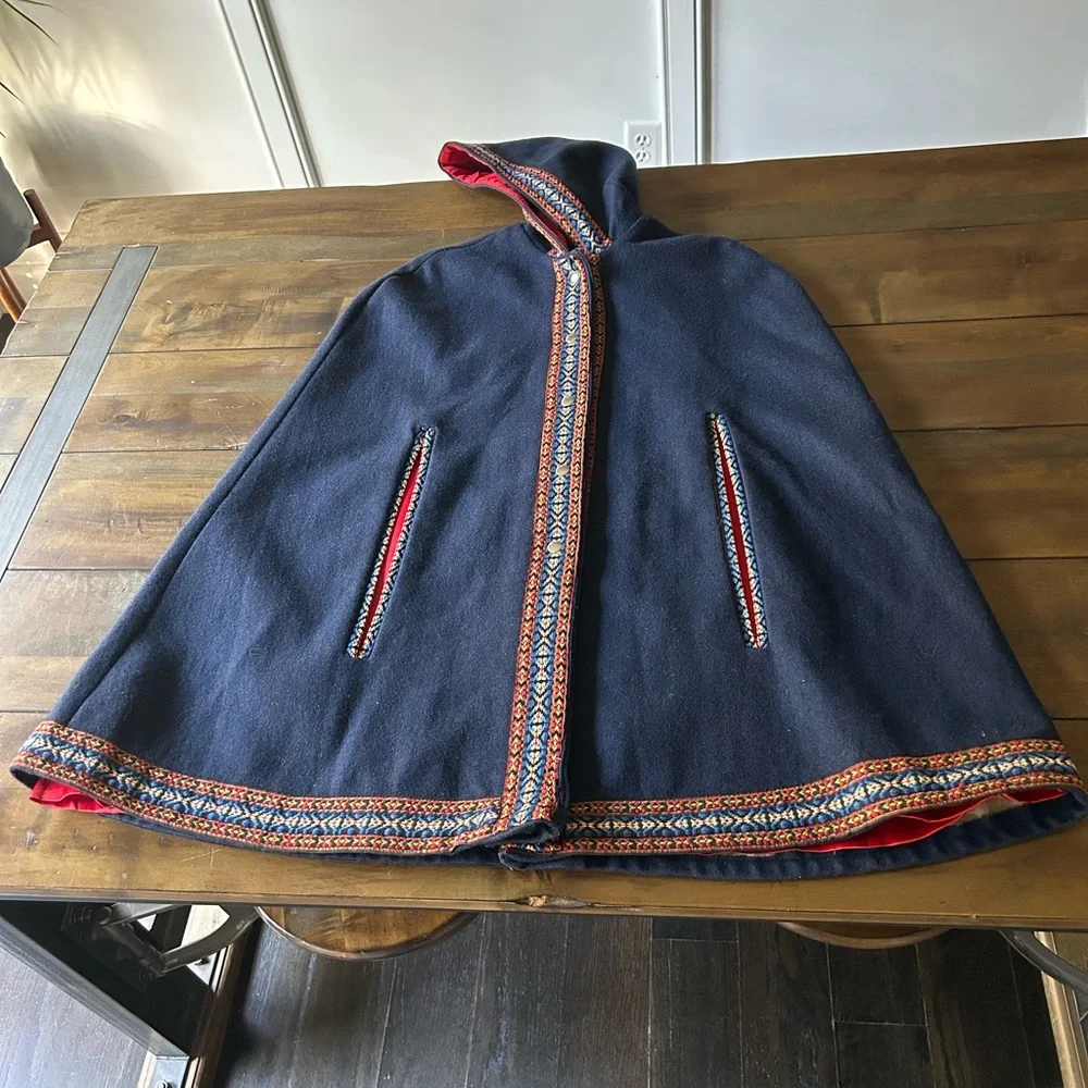 Vintage 100% wool hooded cape flawless vintage condition